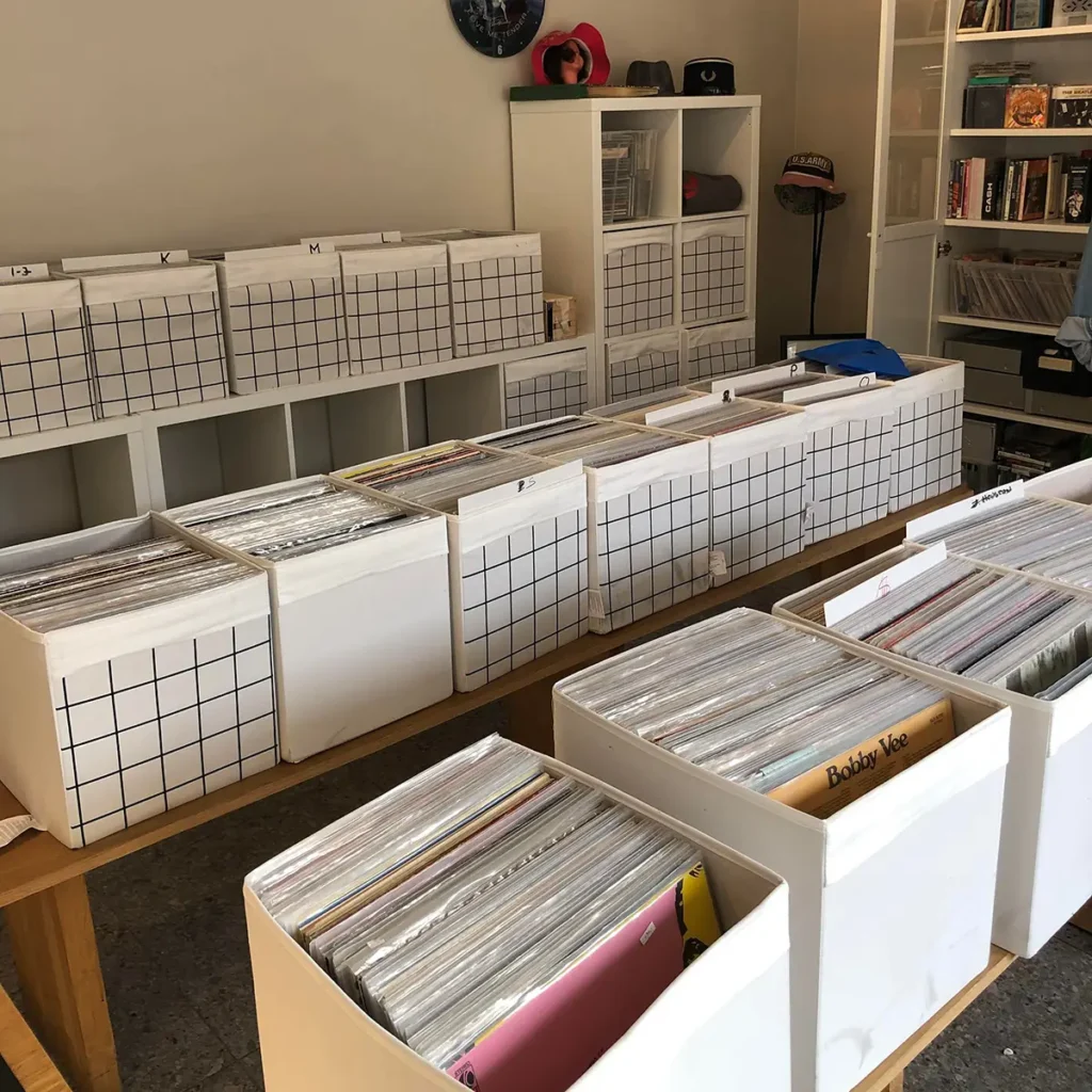Masse musikk å velge i hos Vintagemusikk og Fiffis gaver